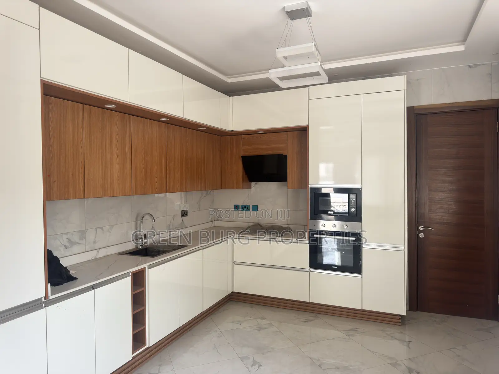 5bdrm House in Green, East Legon for rent