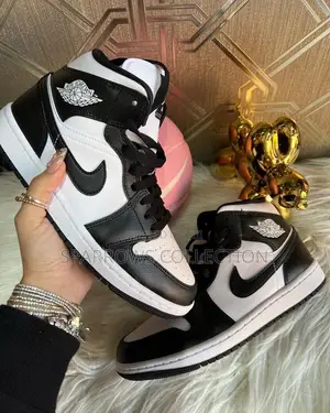 Nike Air Jordan 1 Black and White