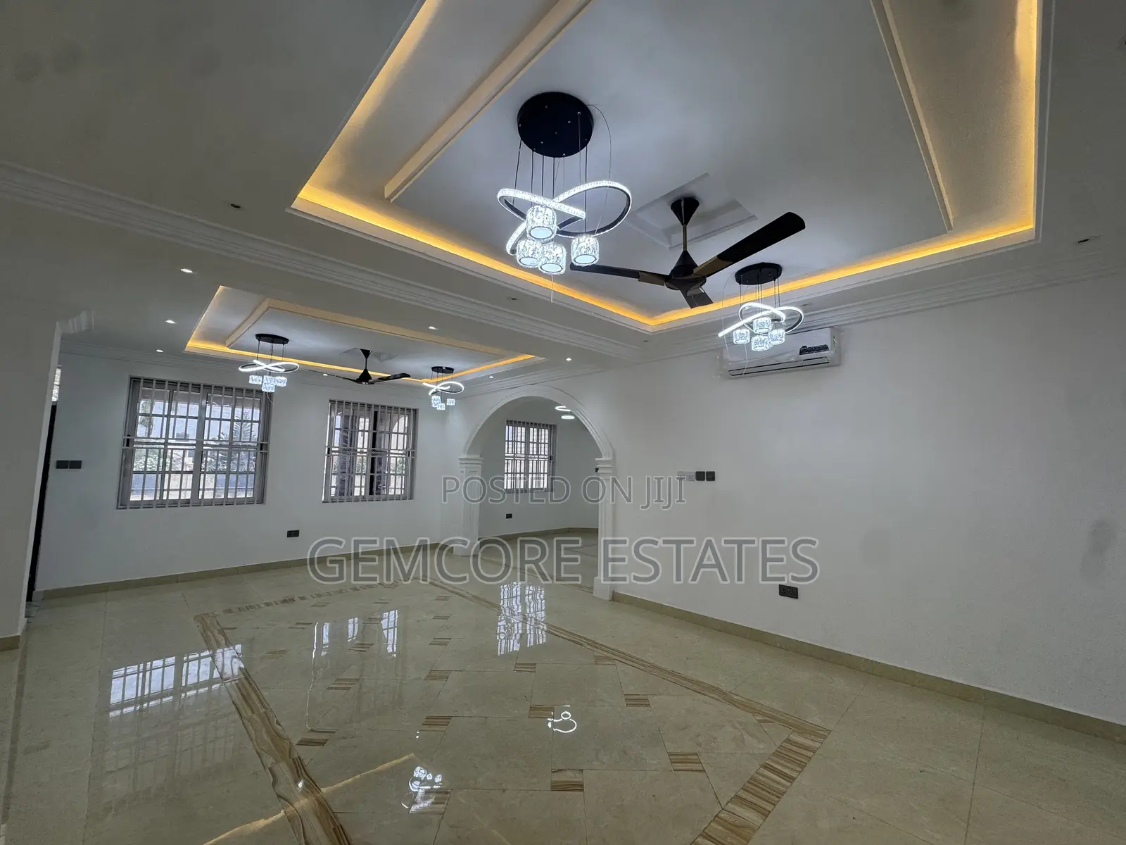 5bdrm House in School Junction, Adjiriganor for rent