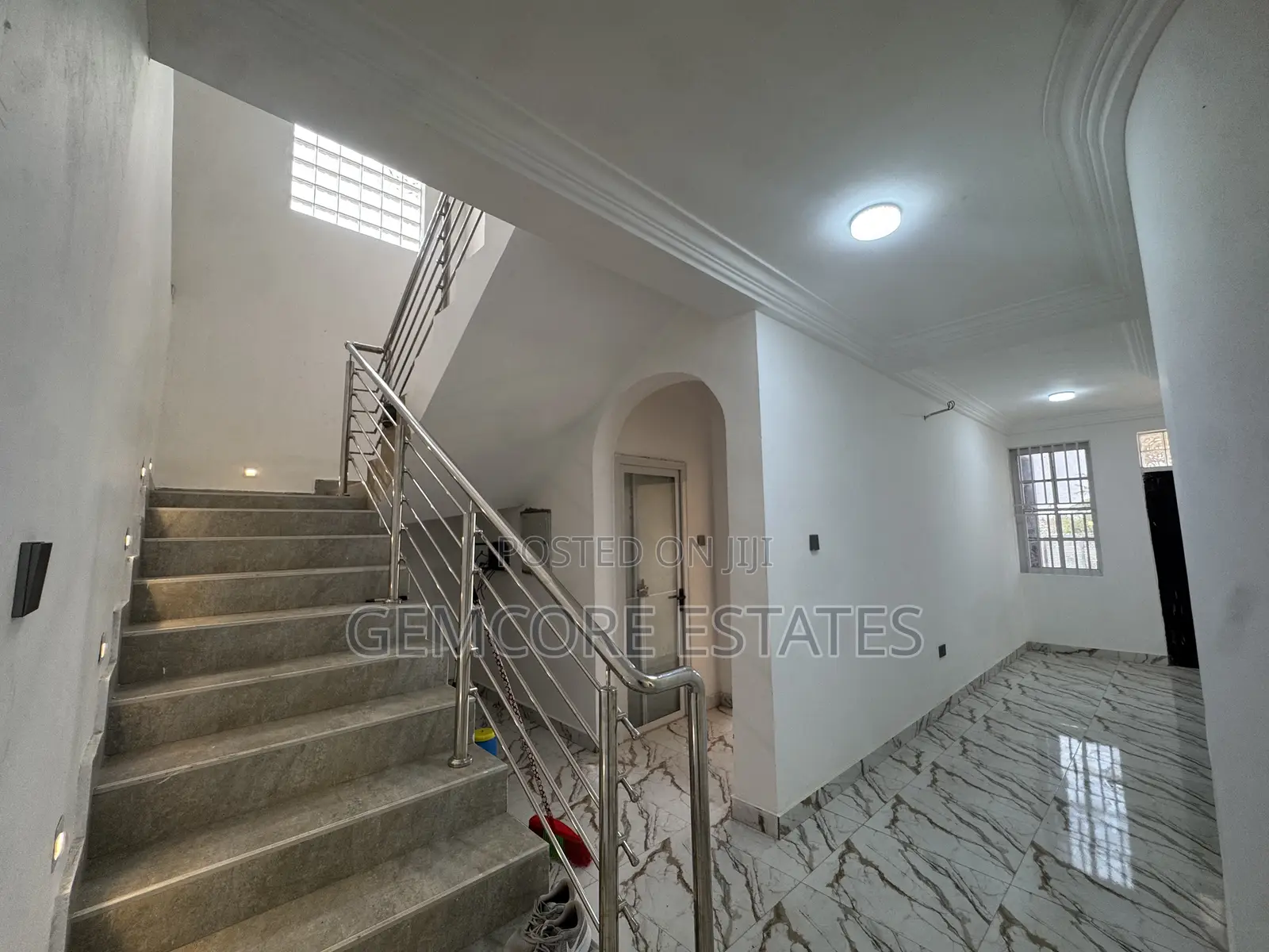 5bdrm House in School Junction, Adjiriganor for rent