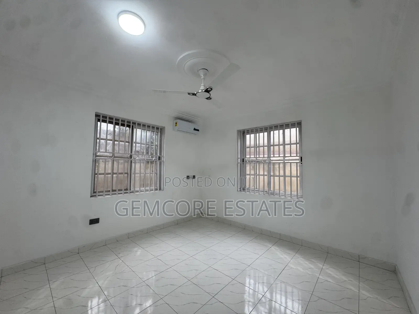 5bdrm House in School Junction, Adjiriganor for rent