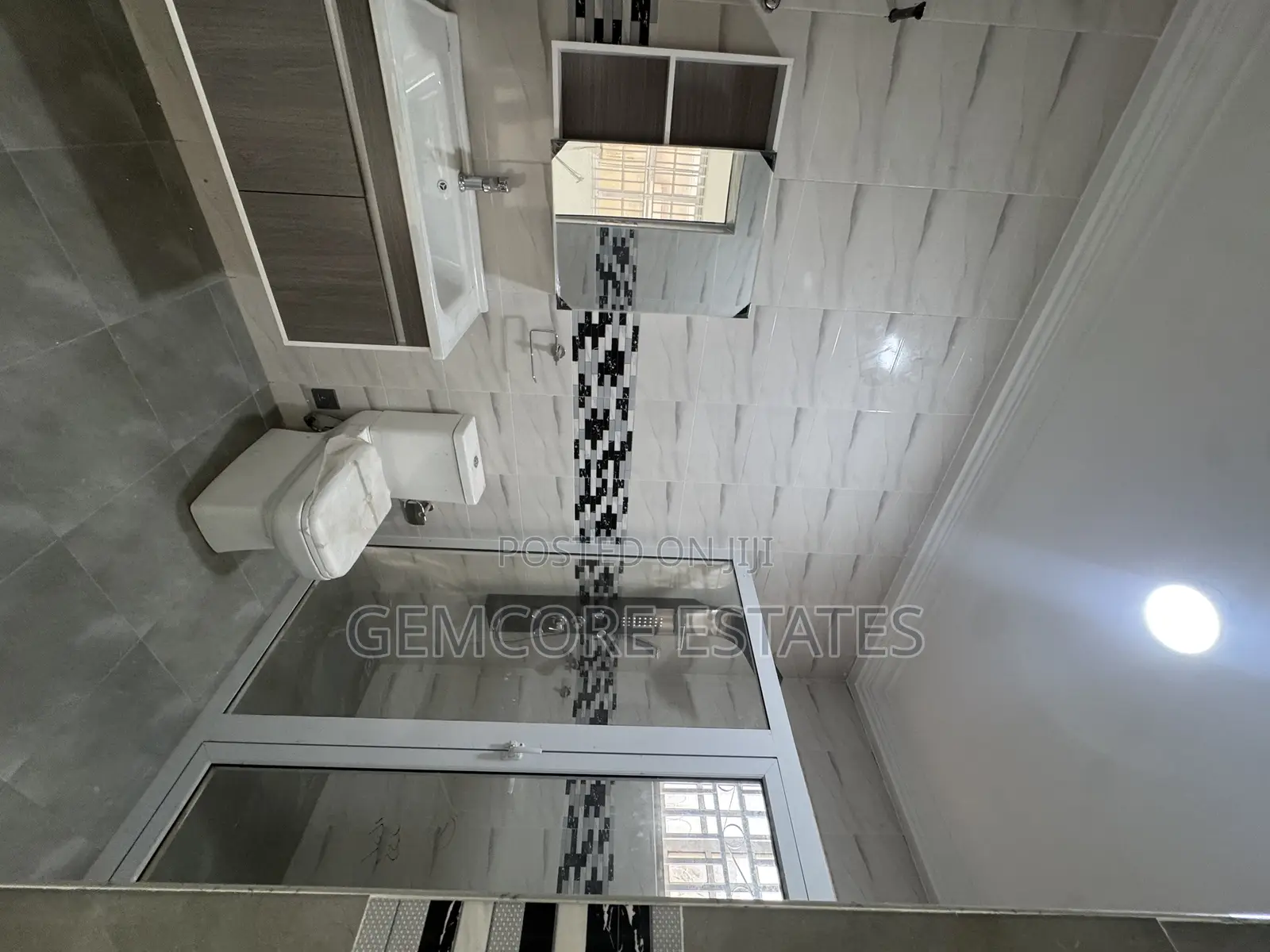 5bdrm House in School Junction, Adjiriganor for rent