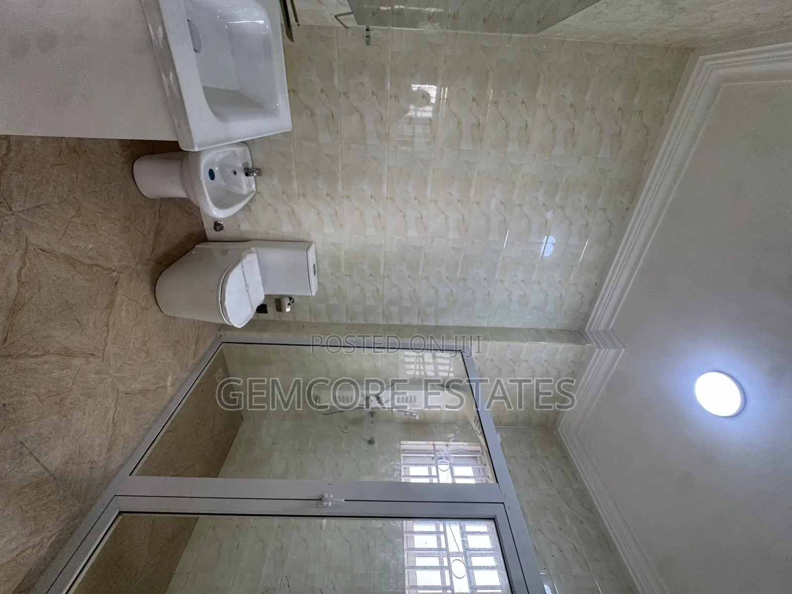 5bdrm House in School Junction, Adjiriganor for rent