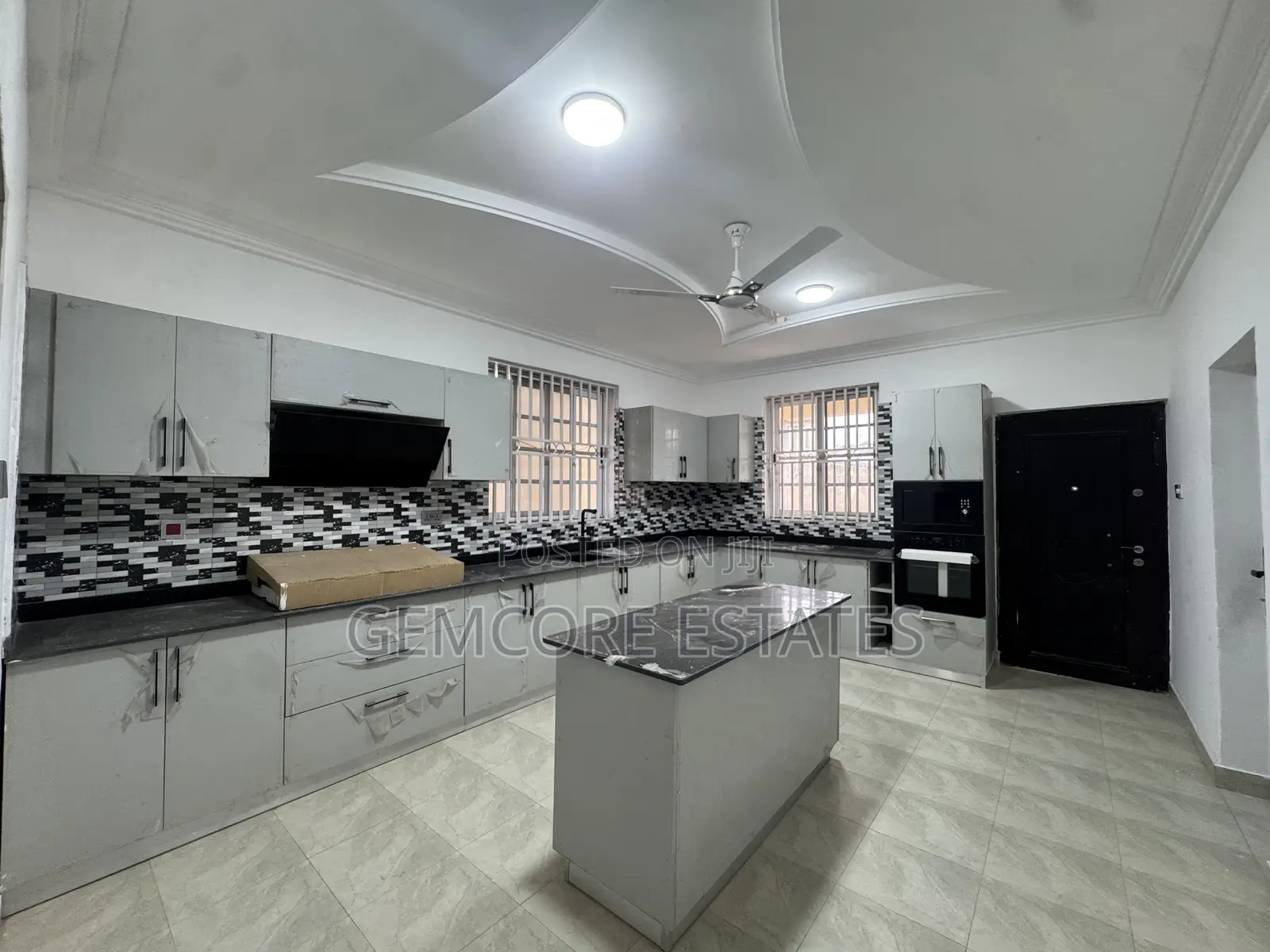 5bdrm House in School Junction, Adjiriganor for rent