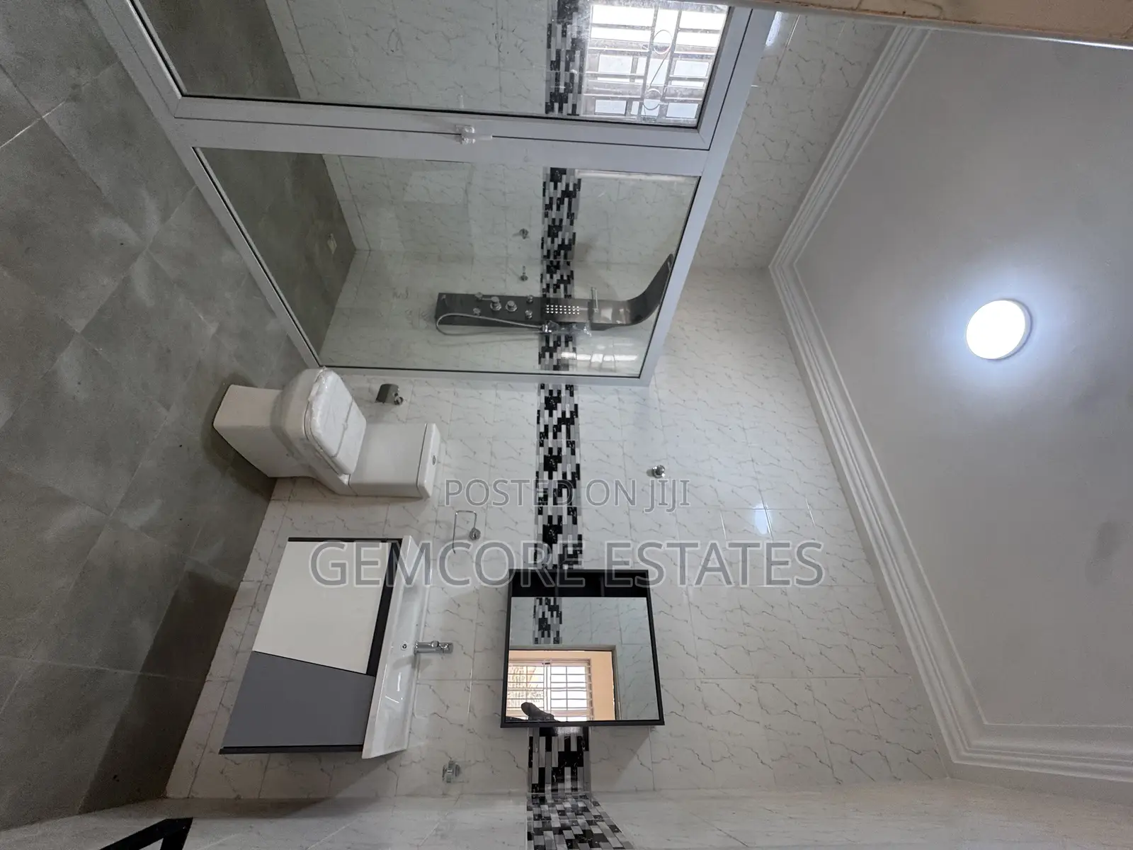 5bdrm House in School Junction, Adjiriganor for rent