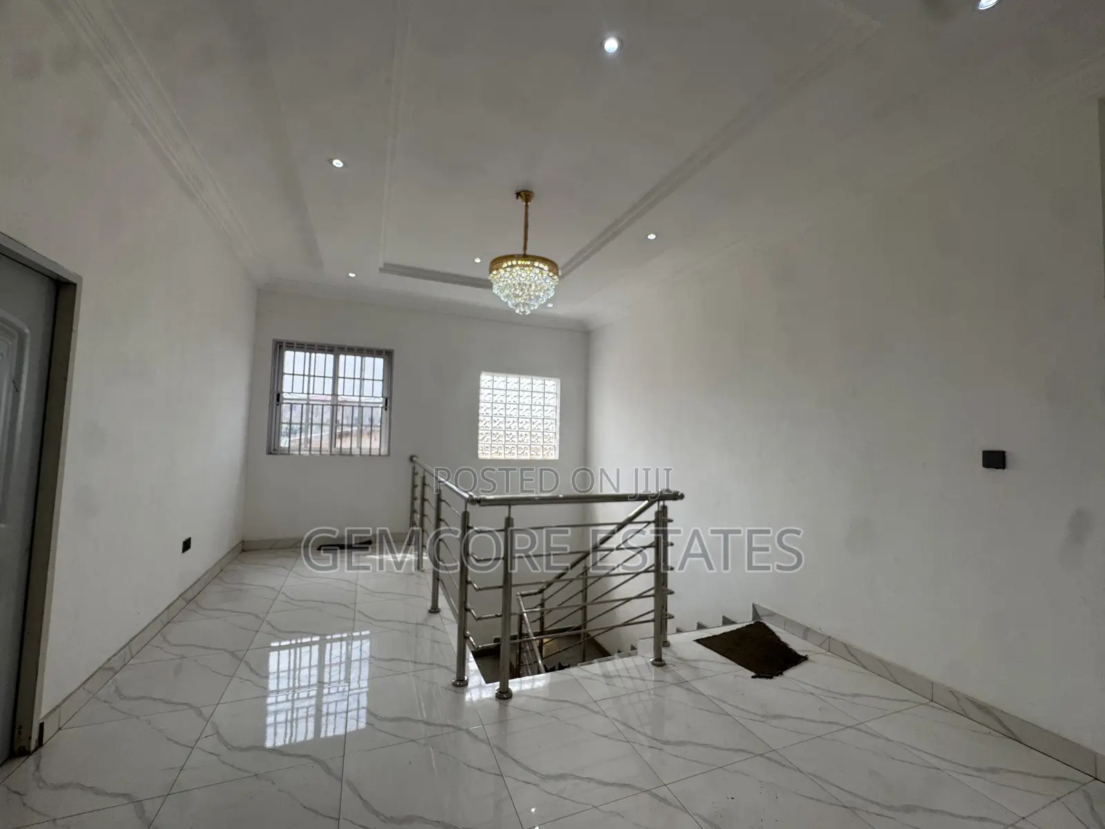 5bdrm House in School Junction, Adjiriganor for rent