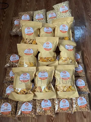 Fresh Cashew Nut and Dried Mango