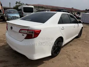 Toyota Camry SE 4dr Sedan (2.5L 4cyl 6A) 2014 White