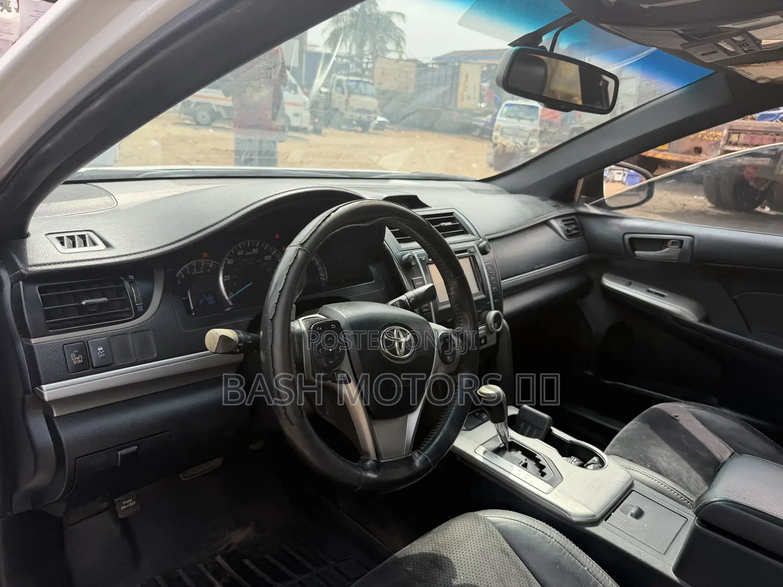 Toyota Camry SE 4dr Sedan (2.5L 4cyl 6A) 2014 White