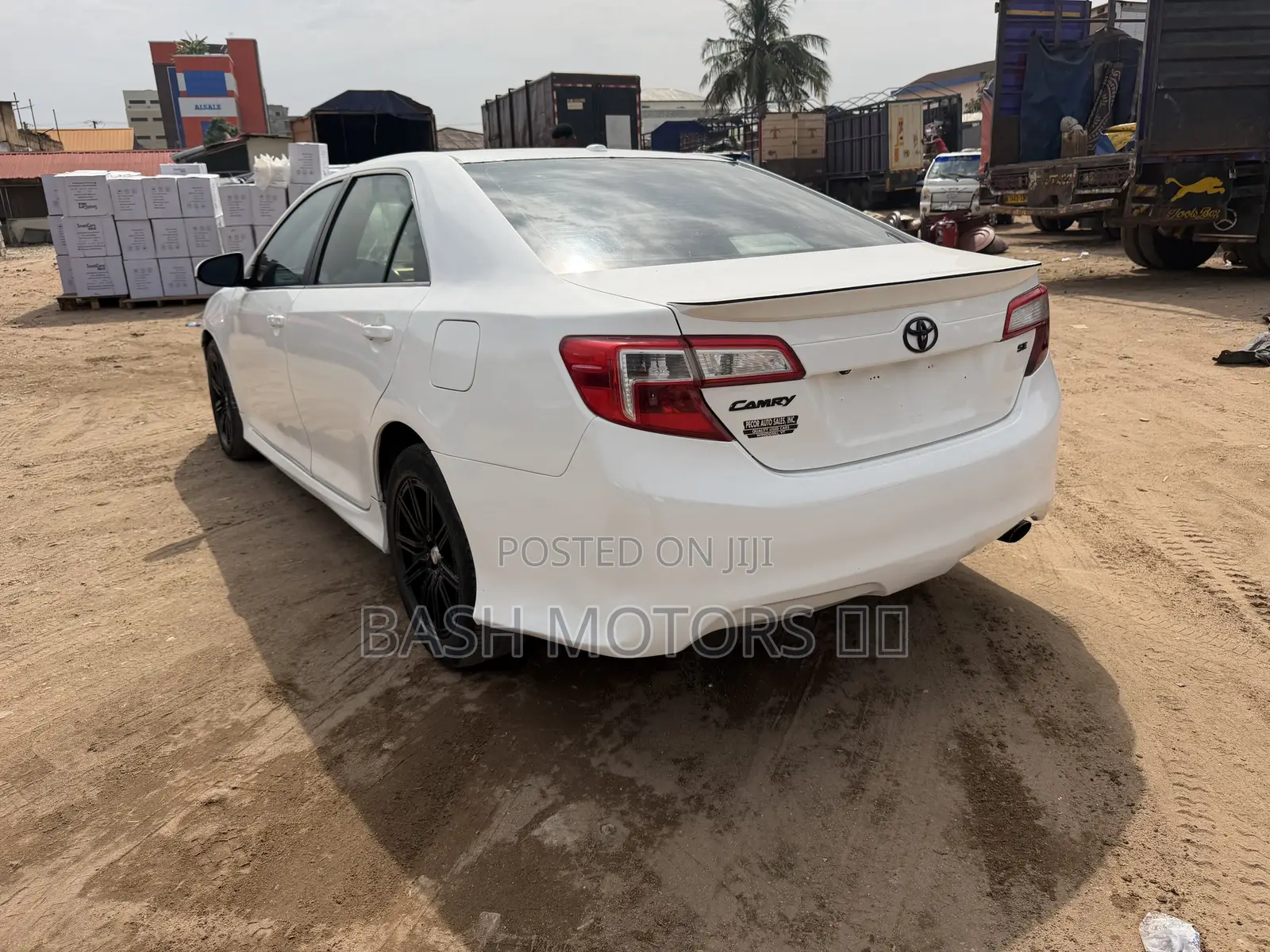 Toyota Camry SE 4dr Sedan (2.5L 4cyl 6A) 2014 White