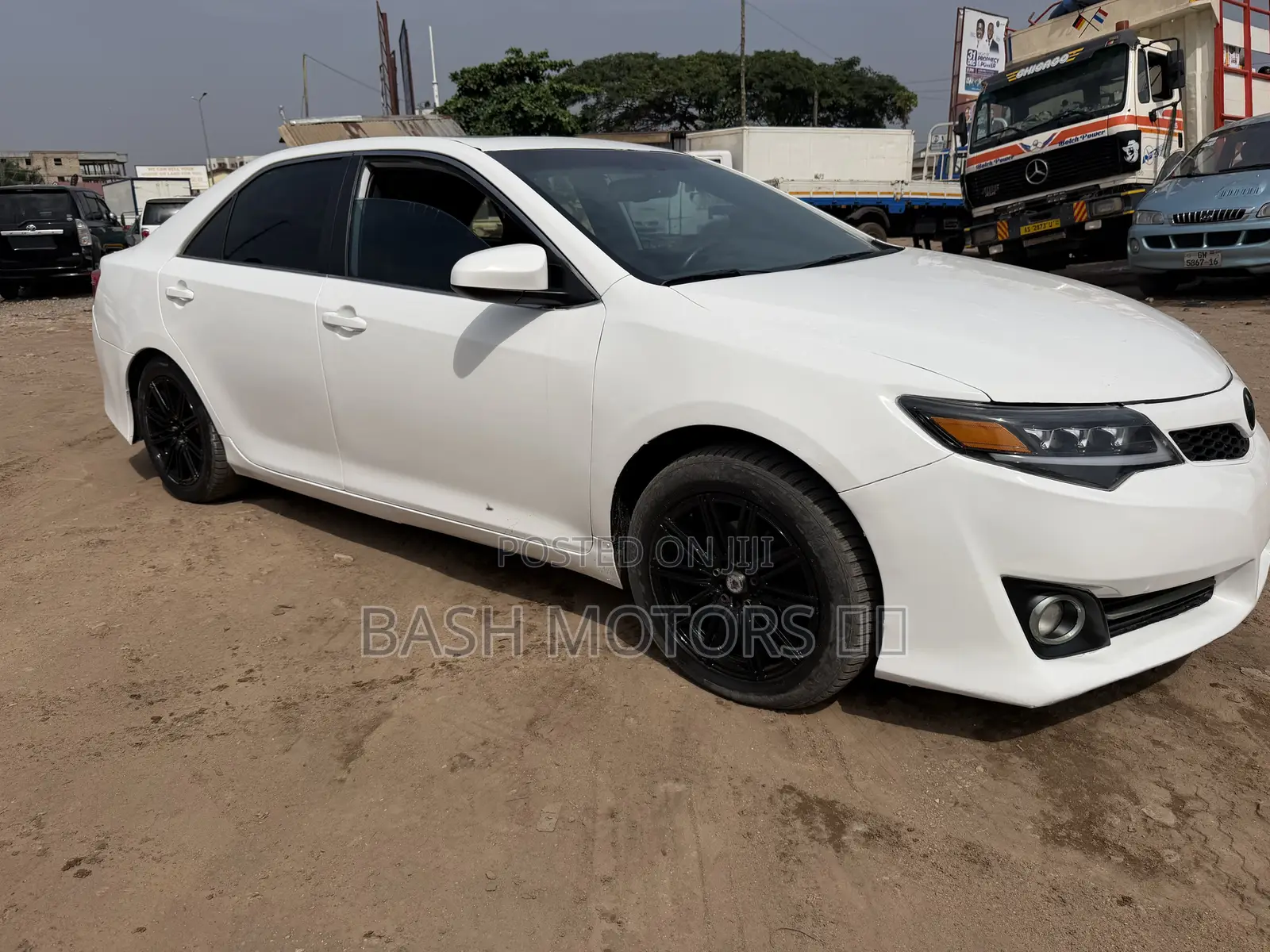 Toyota Camry SE 4dr Sedan (2.5L 4cyl 6A) 2014 White