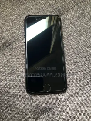 Apple iPhone SE (2020) 64 GB Black