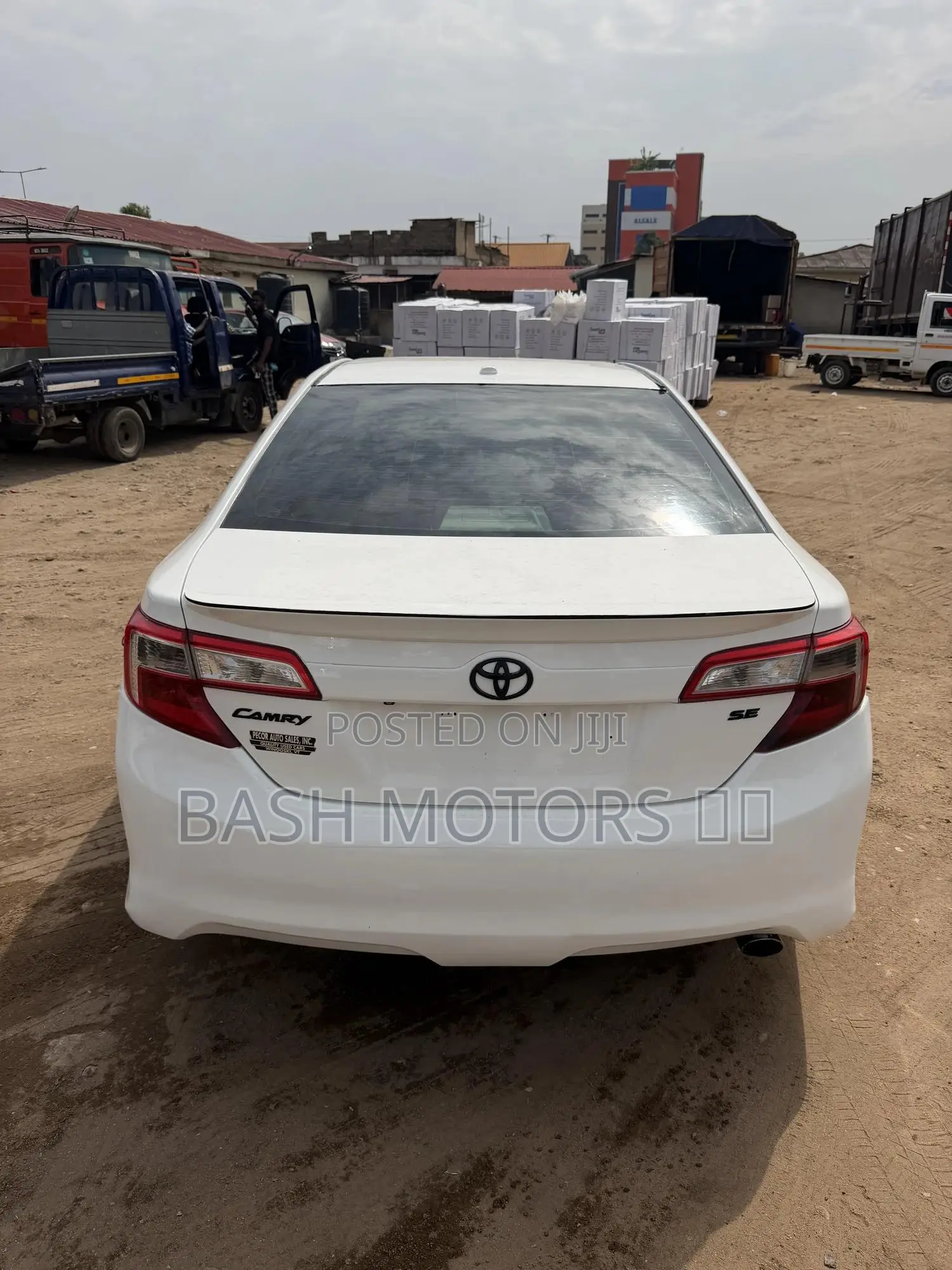 Toyota Camry SE 4dr Sedan (2.5L 4cyl 6A) 2014 White