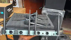 Shure Am-401 4-Channel Uhf Professional Wireless Microphone System