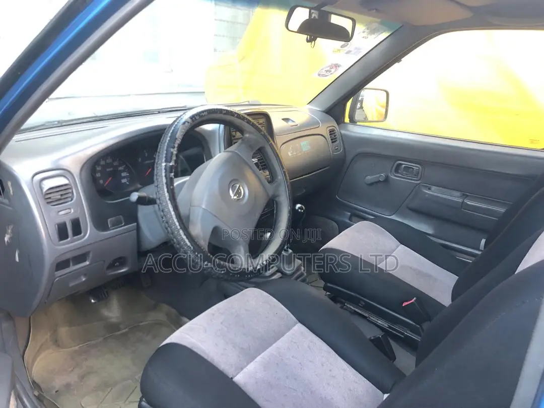 Nissan Hardbody 2012 Blue
