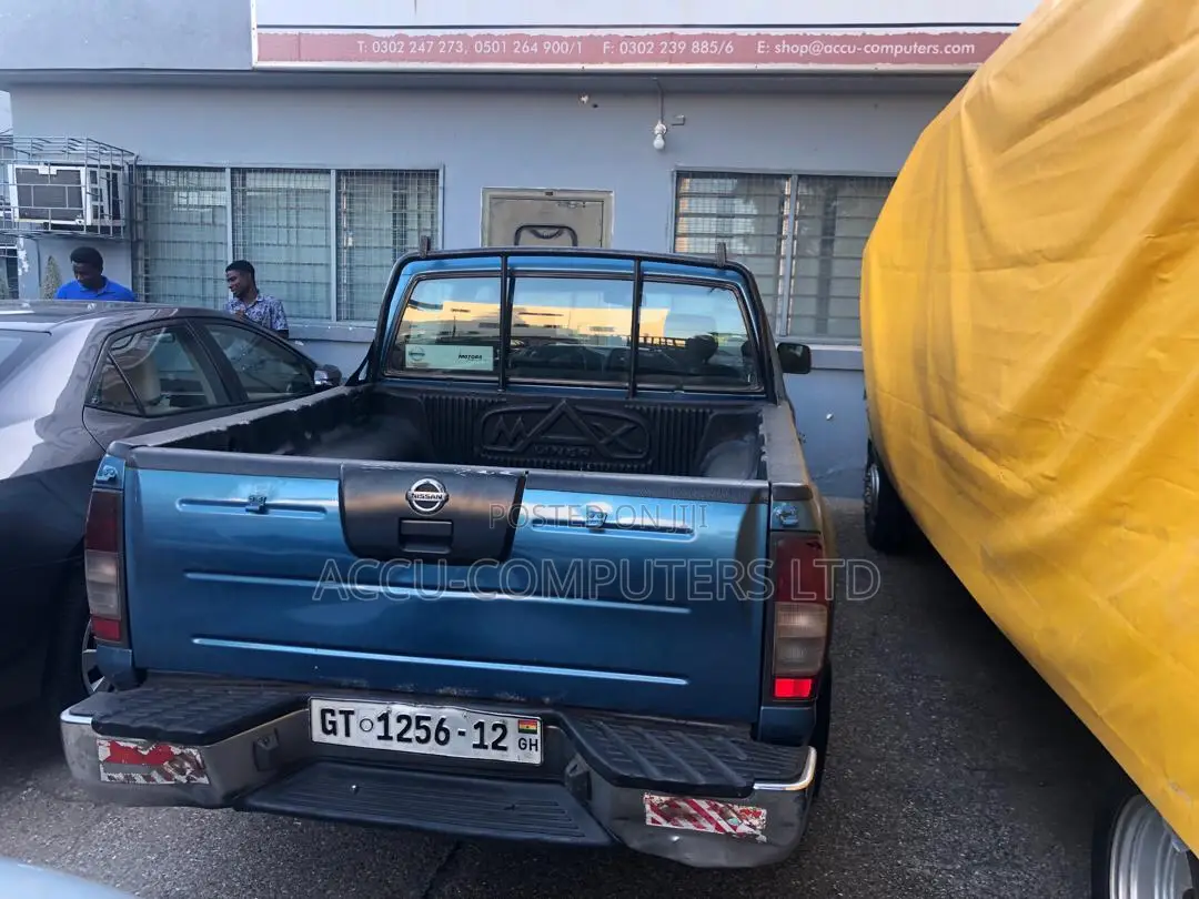 Nissan Hardbody 2012 Blue