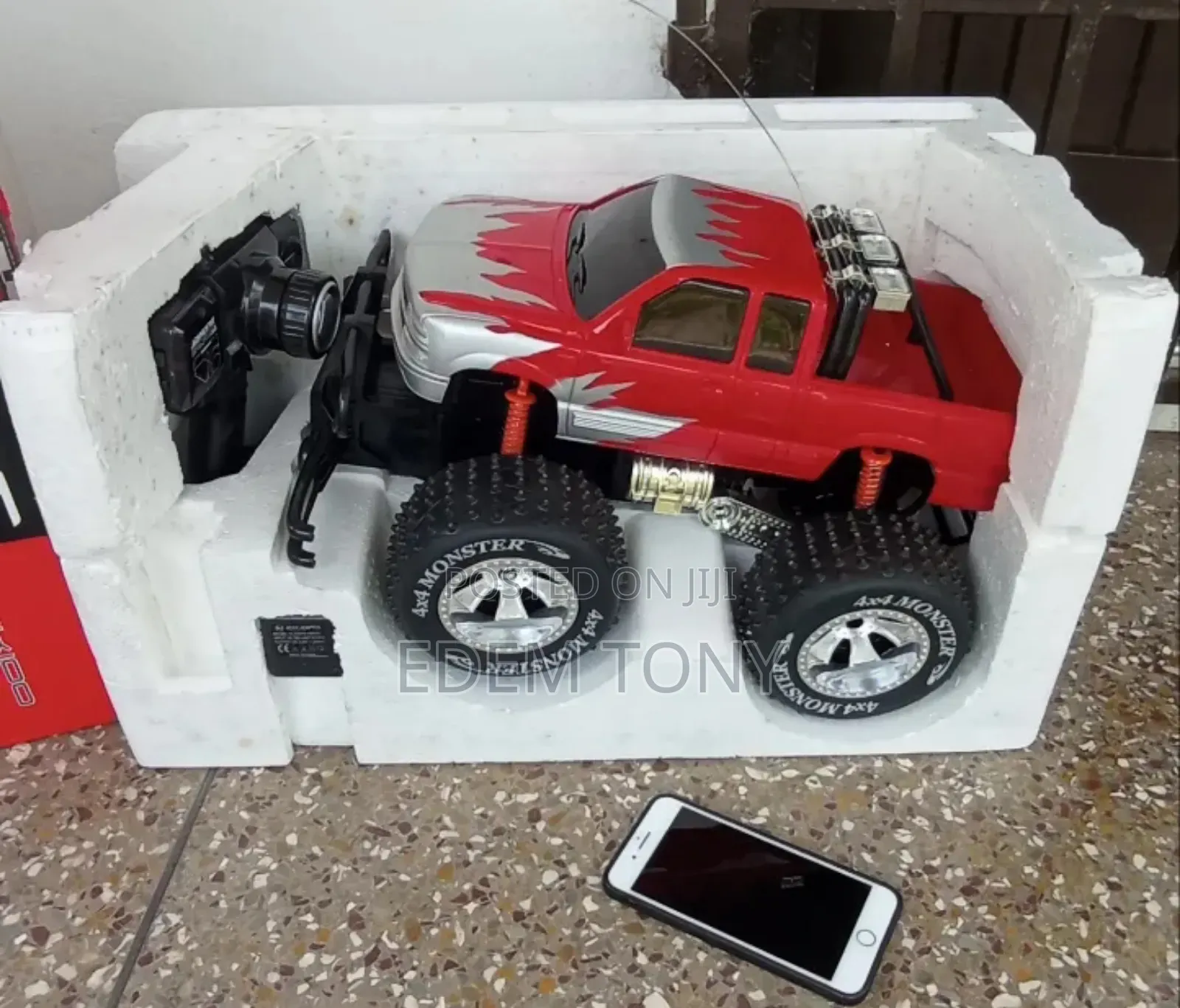 Pro Ax Race Expert Manic 4x4 Monster Cross Truck Scale 1:8
