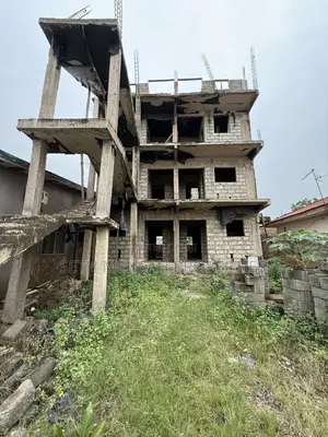 8bdrm Apartment in Seth, School Junction for sale