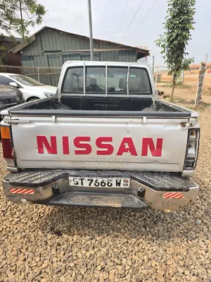 Nissan Hardbody 2000i 2006 Silver