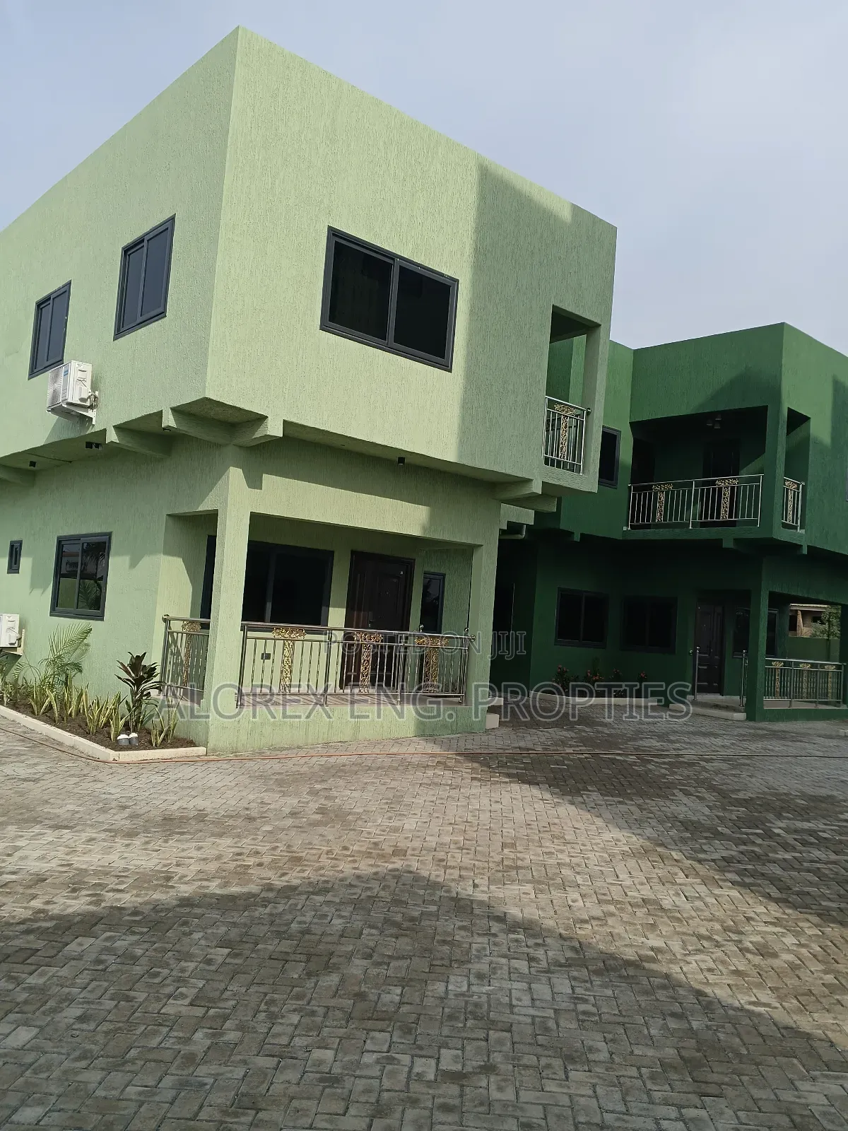 Furnished 4bdrm Townhouse / Terrace in Ashieyie, Adenta for rent