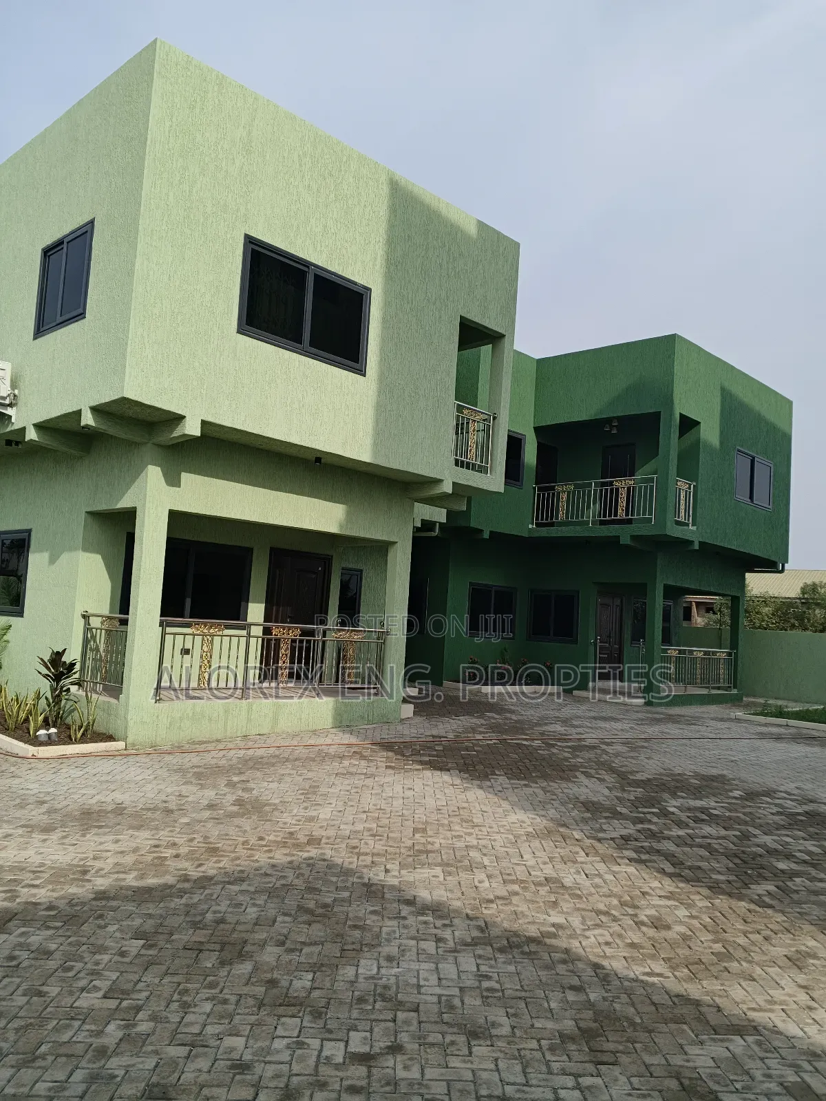 Furnished 4bdrm Townhouse / Terrace in Ashieyie, Adenta for rent