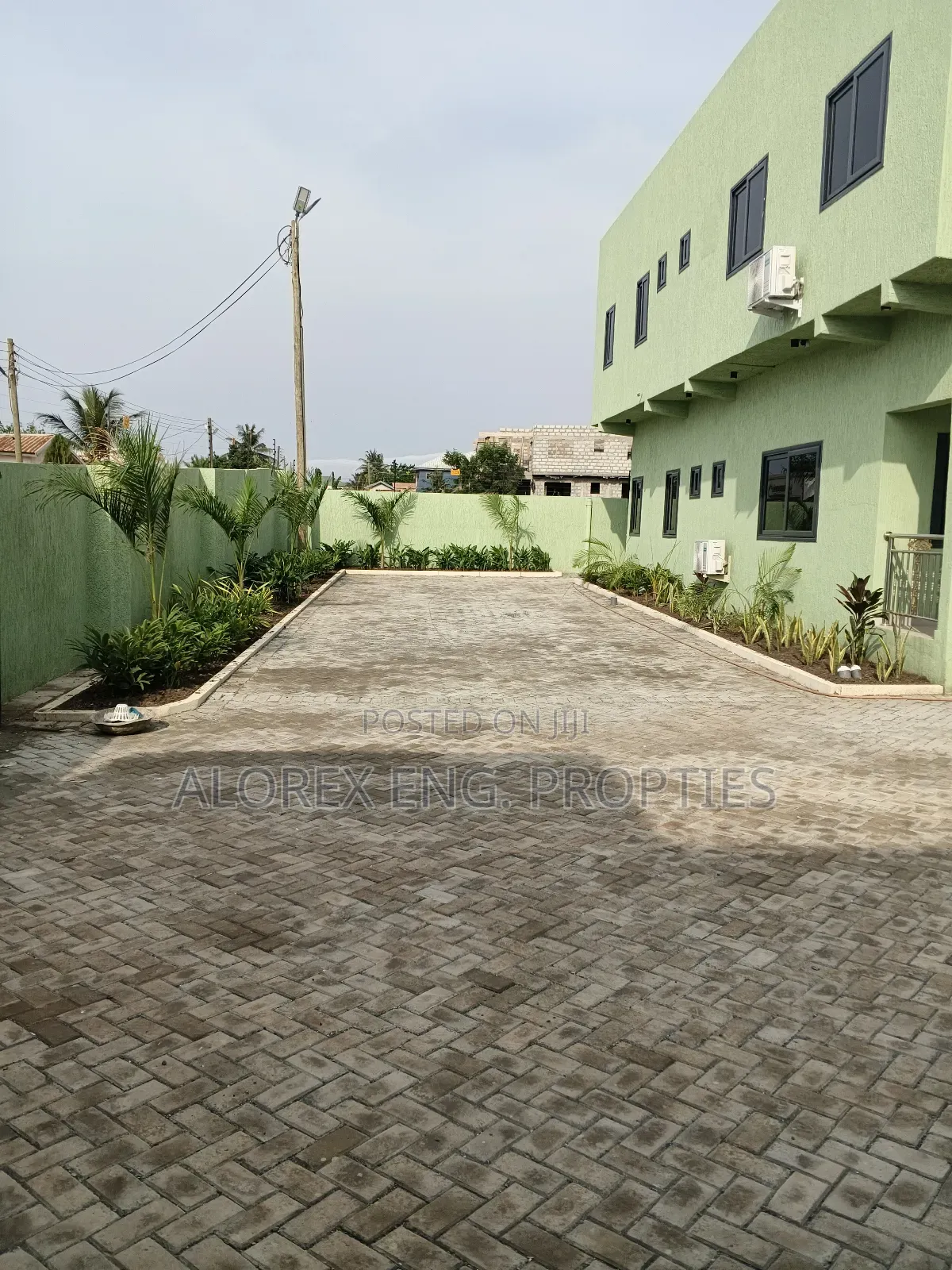 Furnished 4bdrm Townhouse / Terrace in Ashieyie, Adenta for rent