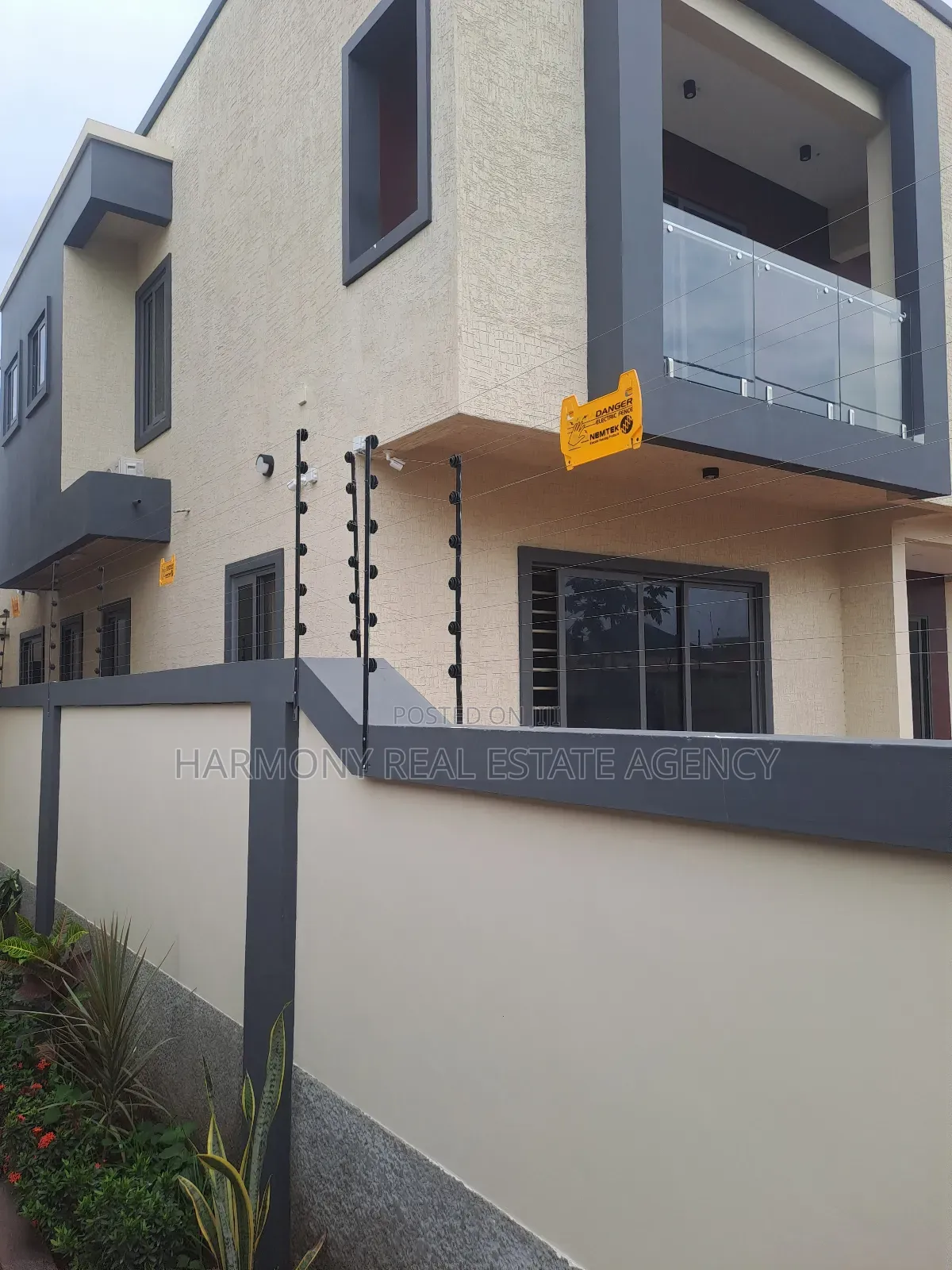 4bdrm House in Kwabenya for sale