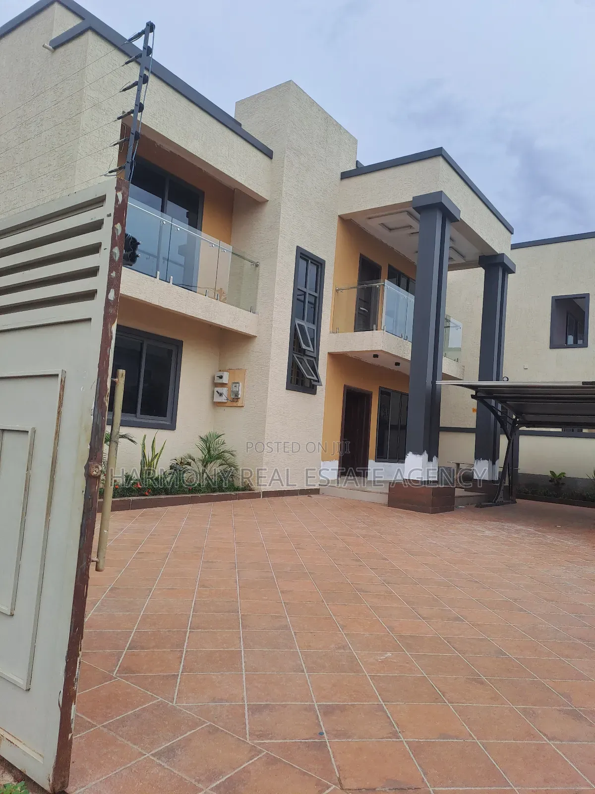 4bdrm House in Kwabenya for sale