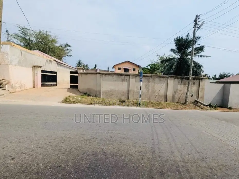 7bdrm House in Achimota for sale