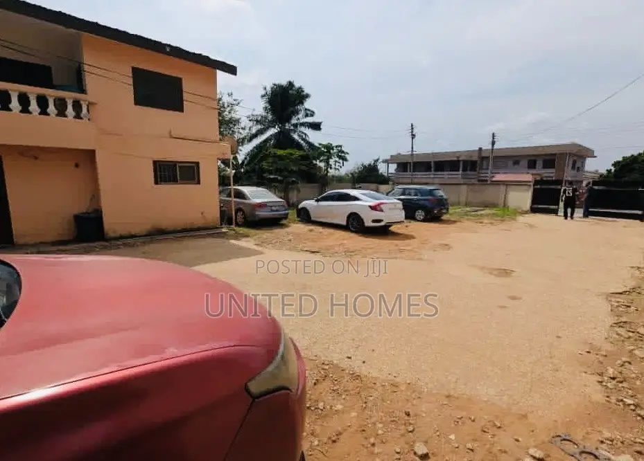 7bdrm House in Achimota for sale