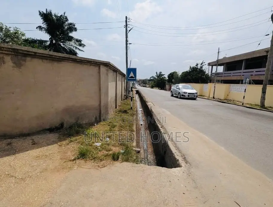 7bdrm House in Achimota for sale