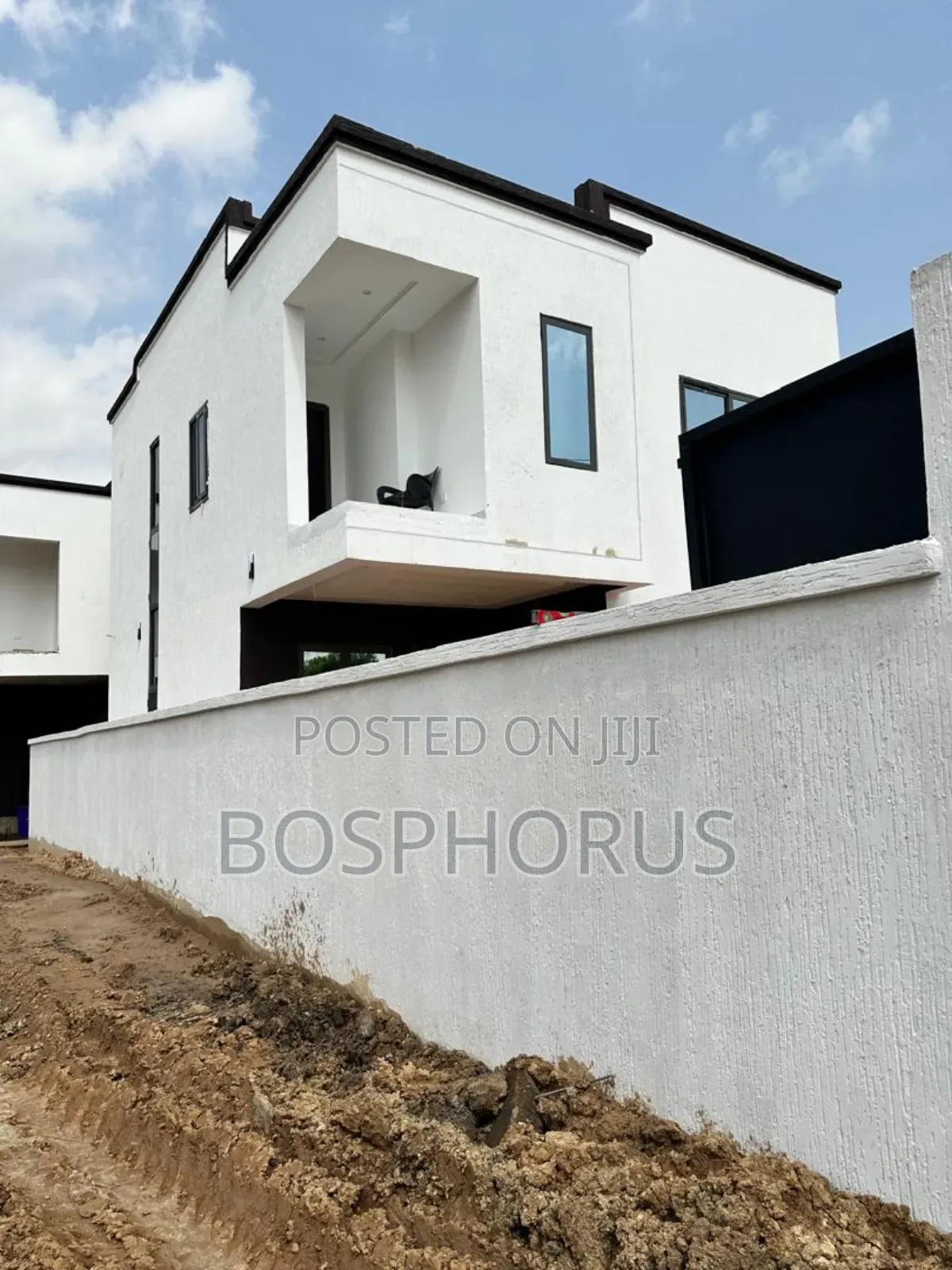 3bdrm Townhouse/Terrace in East Legon for sale