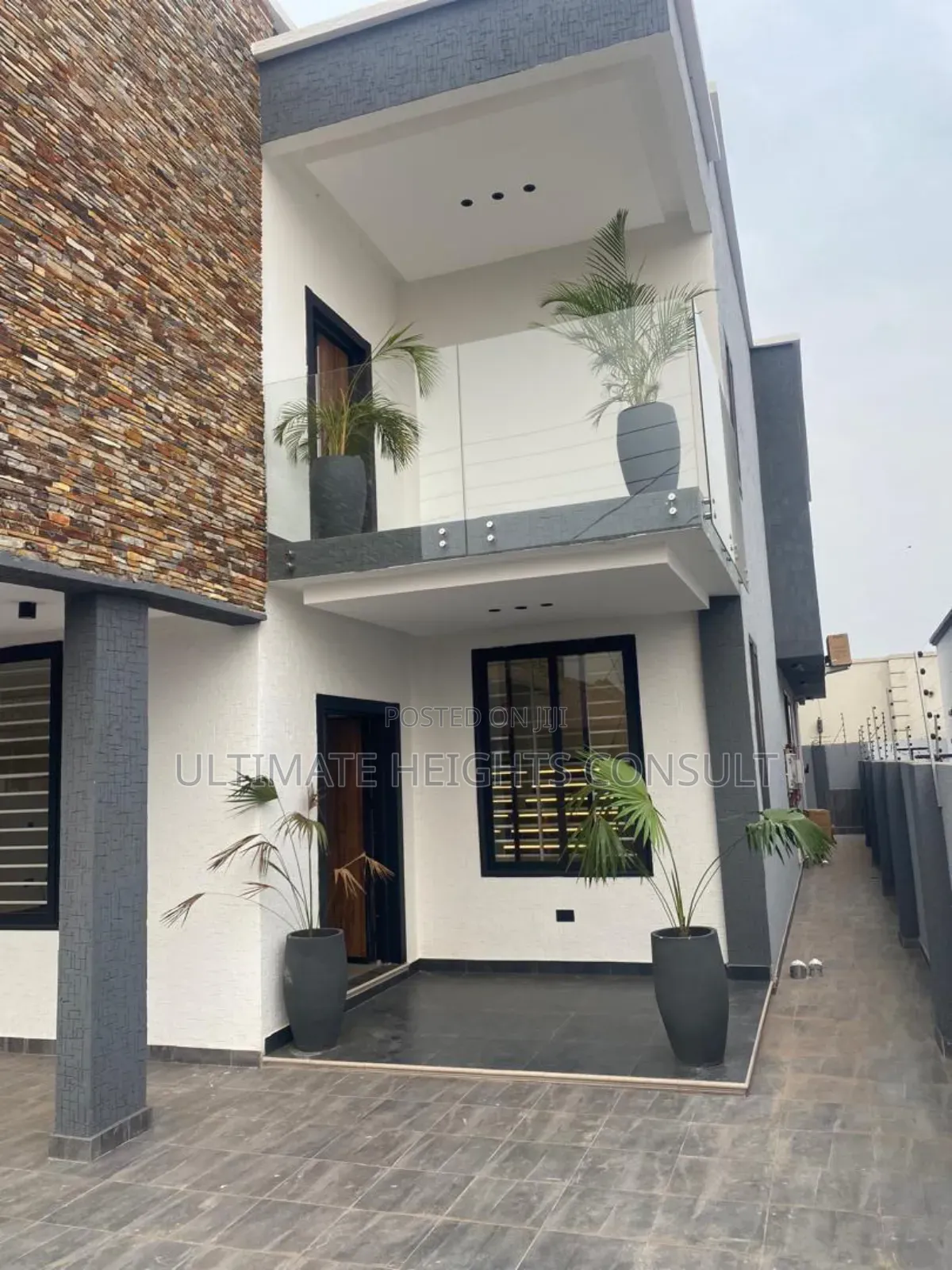 4bdrm House in Ashaley Botwe for sale