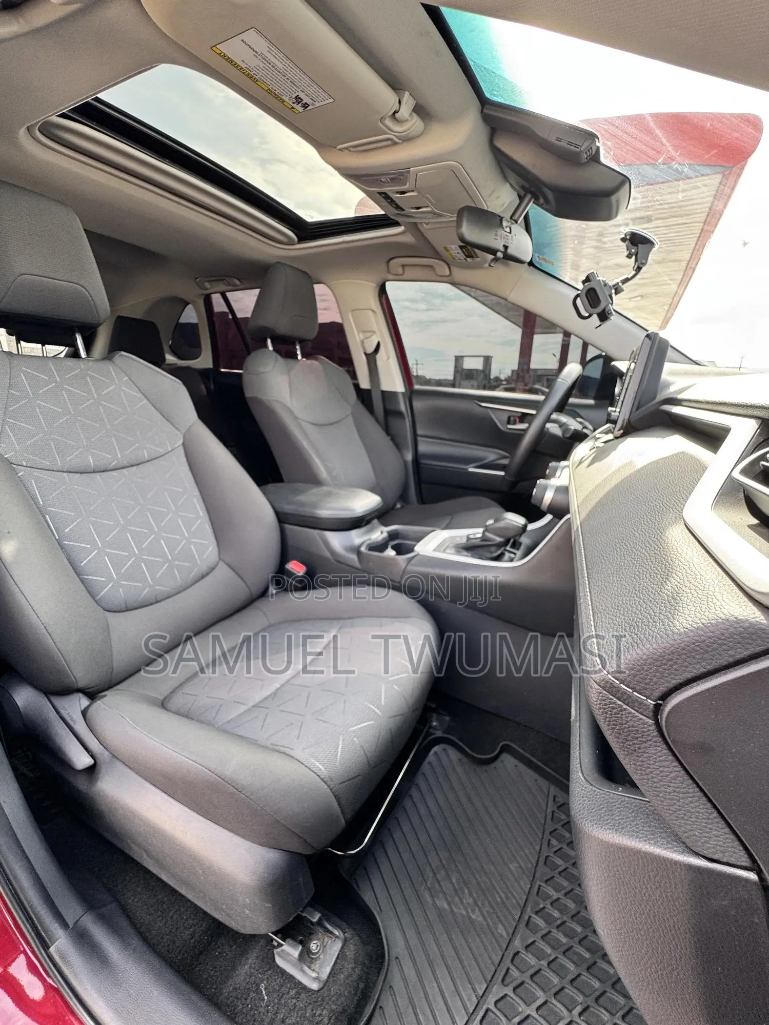 Toyota RAV4 XLE 2022 Red