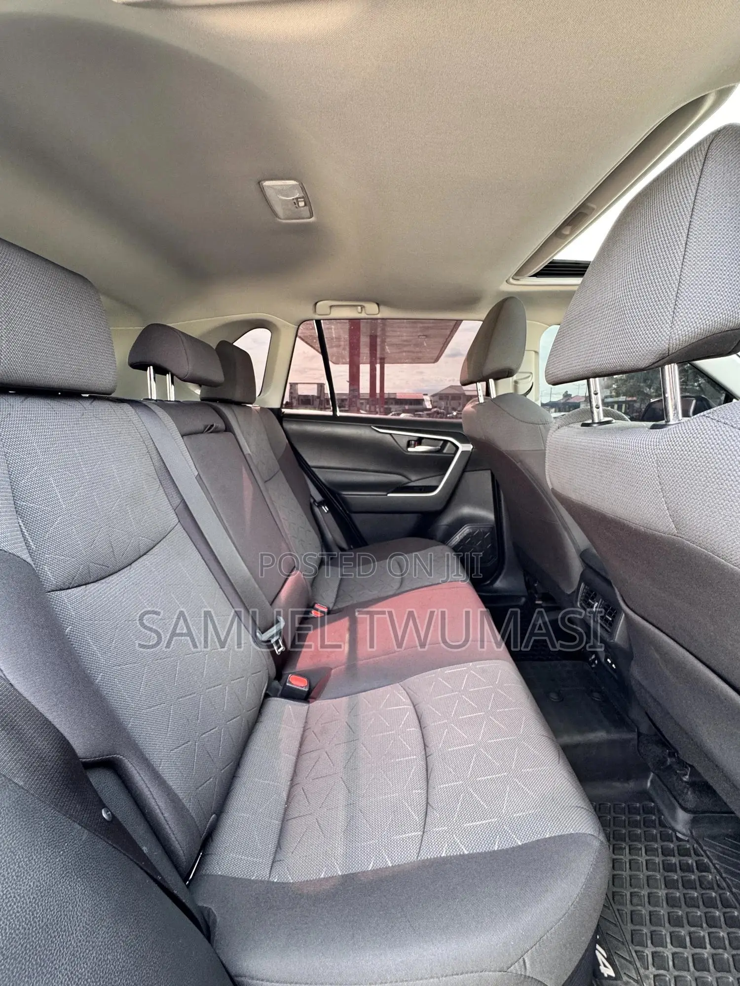 Toyota RAV4 XLE 2022 Red
