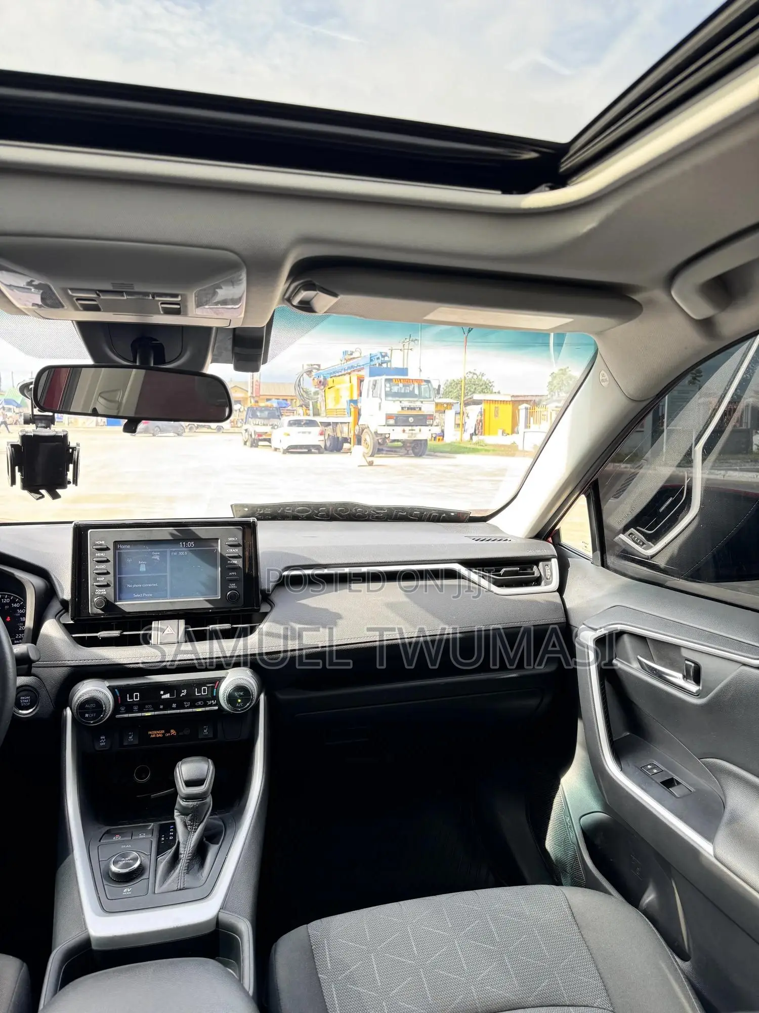 Toyota RAV4 XLE 2022 Red