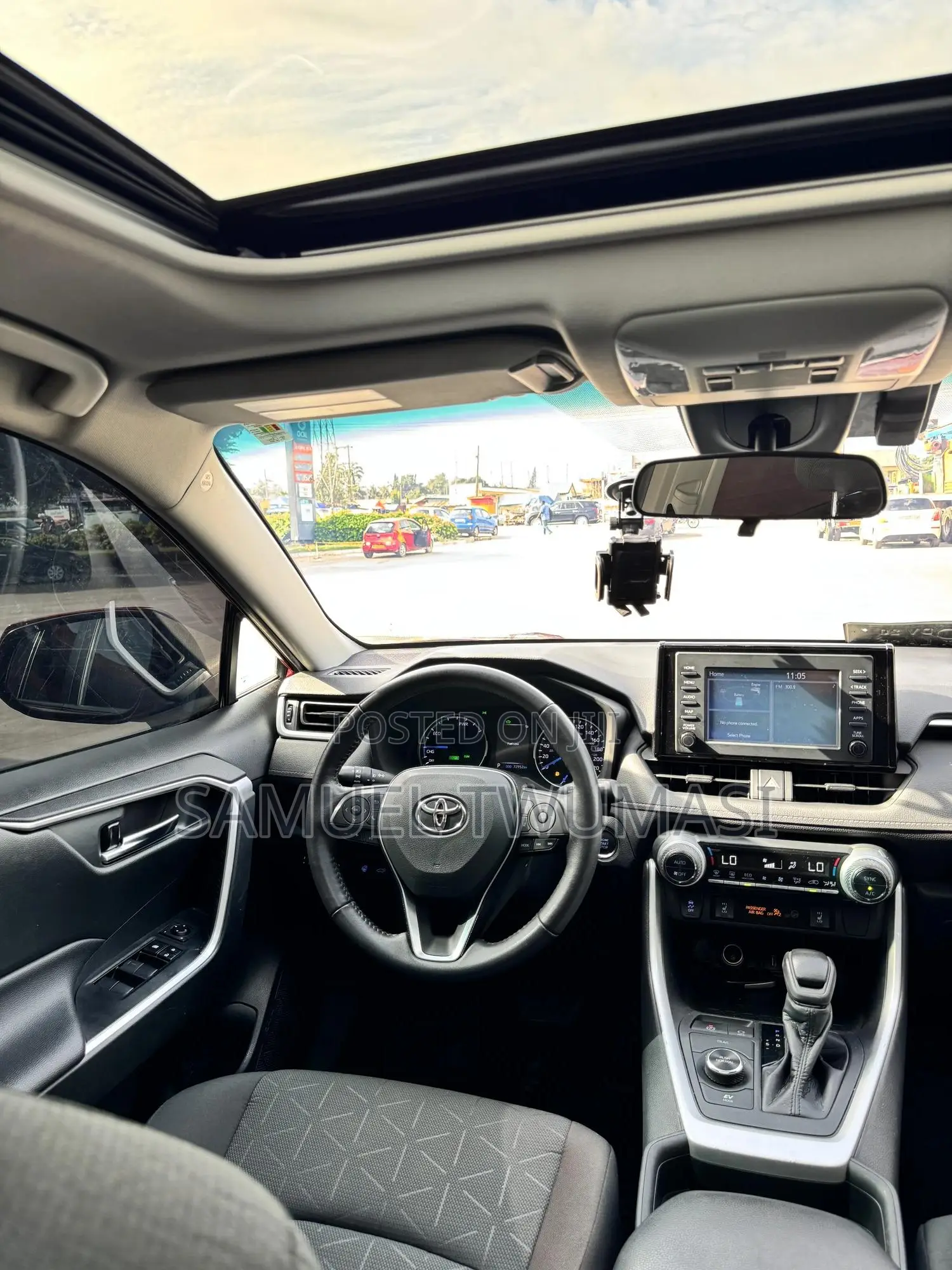 Toyota RAV4 XLE 2022 Red