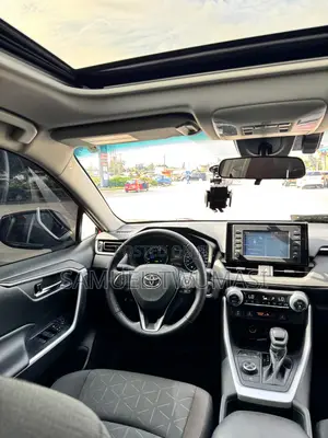 Toyota RAV4 XLE 2022 Red