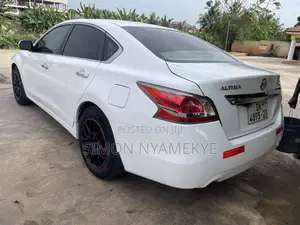Nissan Altima 2.5 S 4dr Sedan (2.5L 4cyl CVT) 2015 White