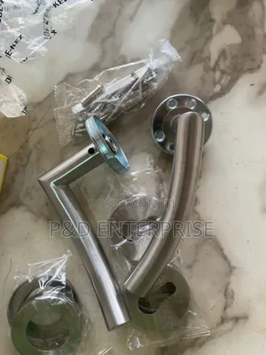 Quality Stainless Steel Seperate Handle.