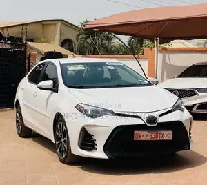 Toyota Corolla SE (1.8L 4cyl 2A) 2018 White