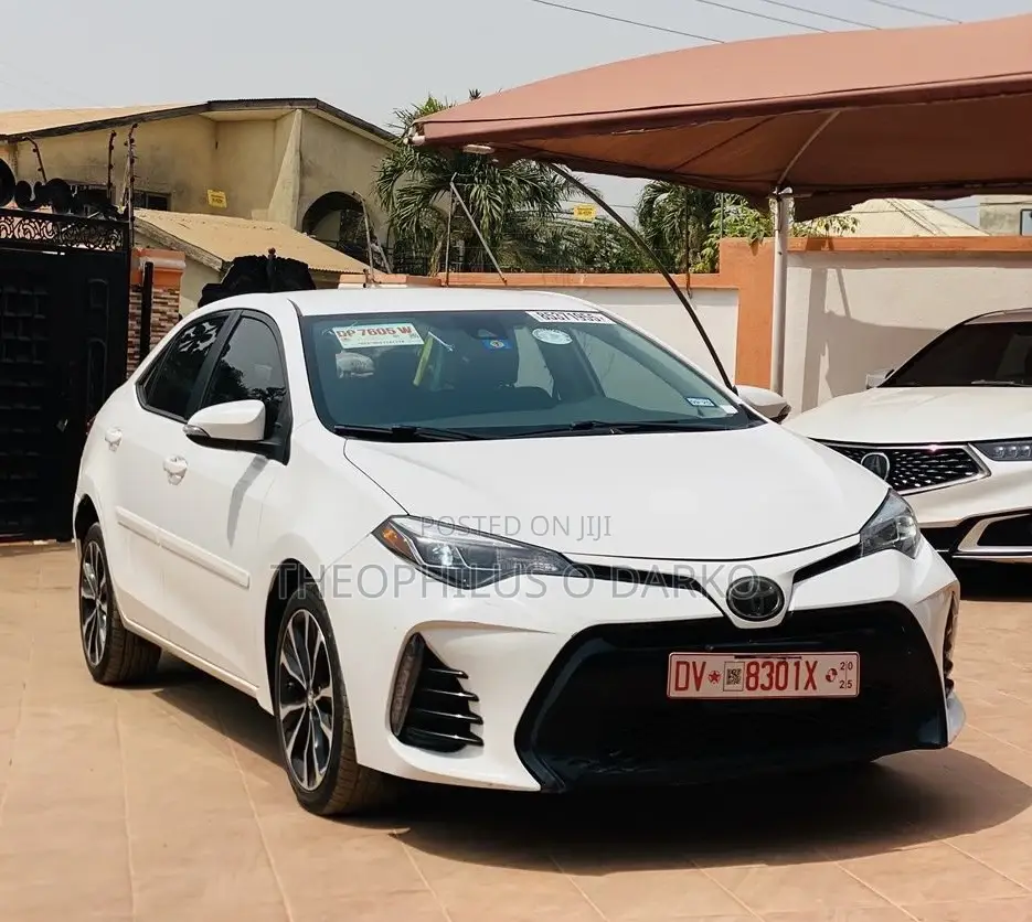 Toyota Corolla SE (1.8L 4cyl 2A) 2018 White
