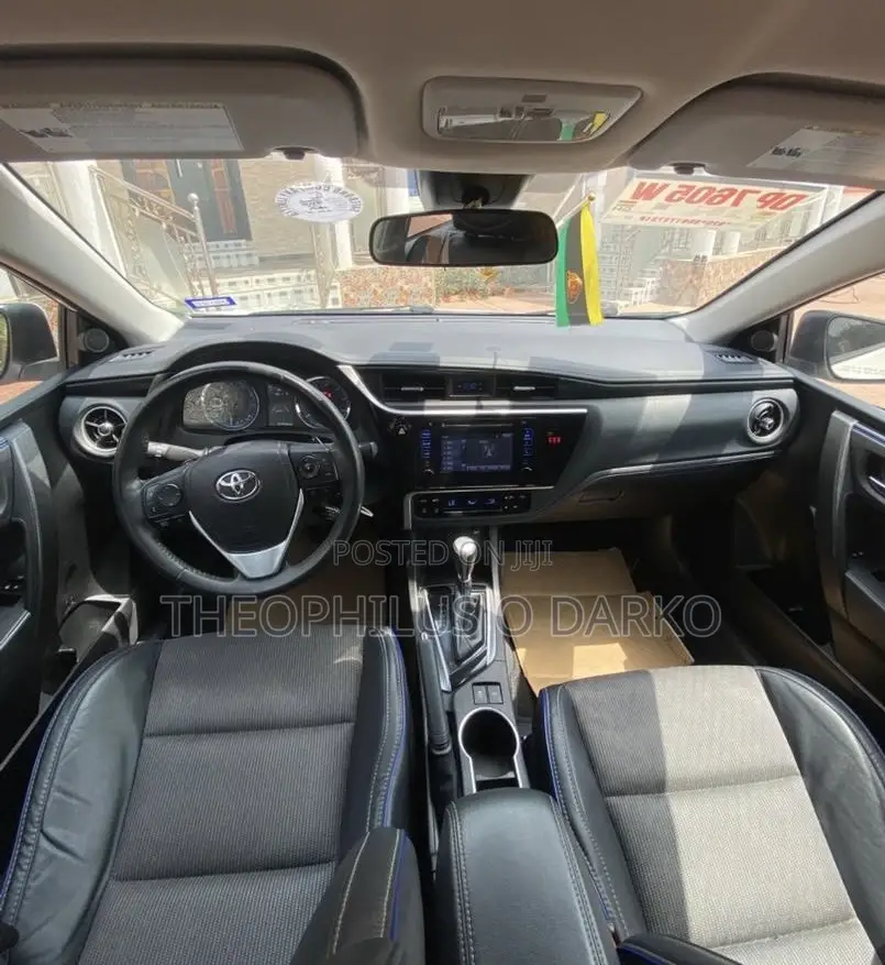 Toyota Corolla SE (1.8L 4cyl 2A) 2018 White