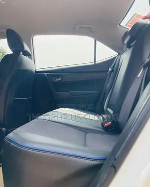 Toyota Corolla SE (1.8L 4cyl 2A) 2018 White