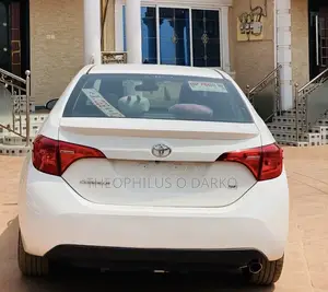 Toyota Corolla SE (1.8L 4cyl 2A) 2018 White