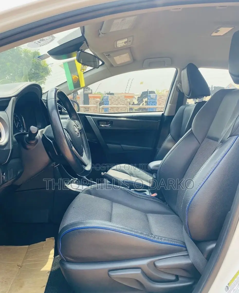 Toyota Corolla SE (1.8L 4cyl 2A) 2018 White