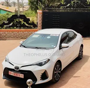 Toyota Corolla SE (1.8L 4cyl 2A) 2018 White