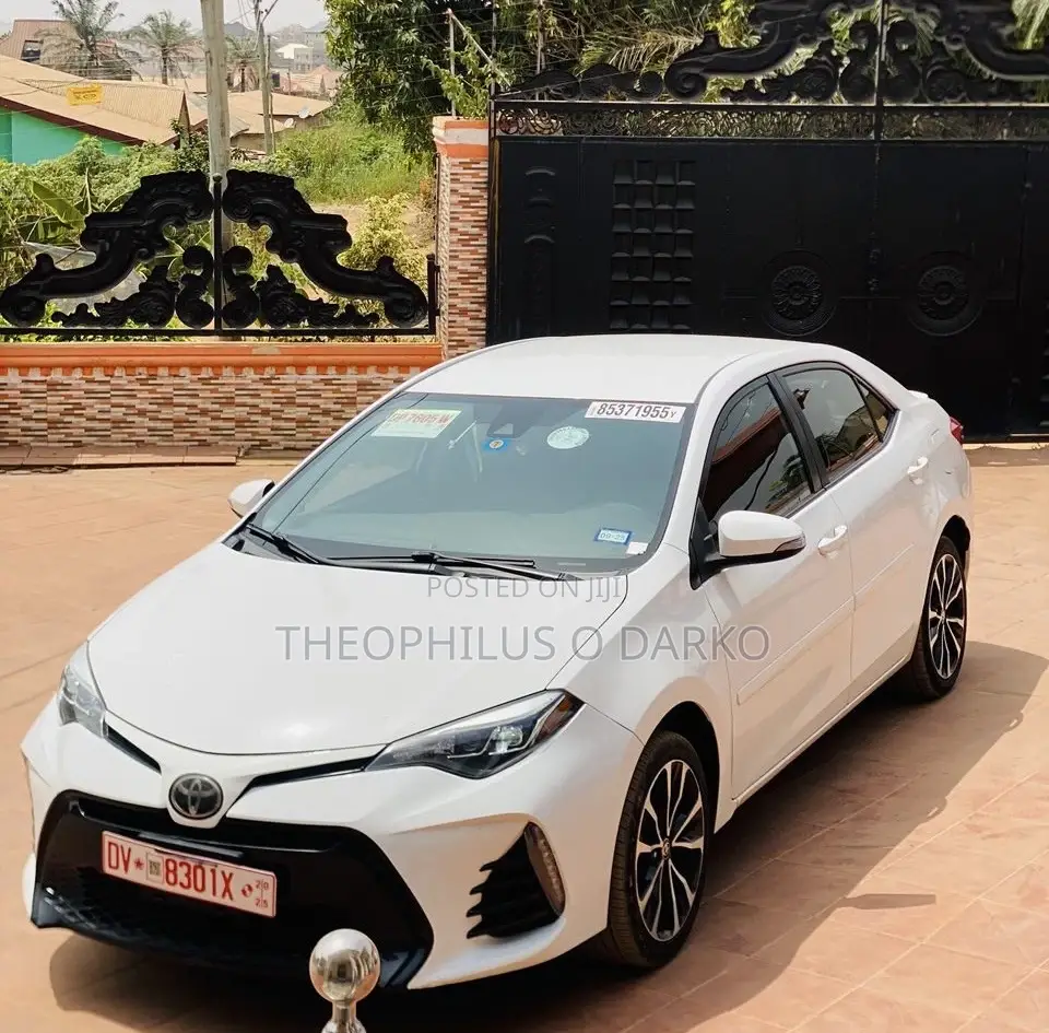Toyota Corolla SE (1.8L 4cyl 2A) 2018 White