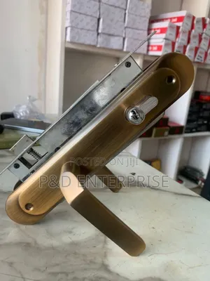 Daniels Quality Wooden Door Lock.