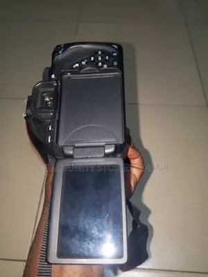 Canon EOS 700D + Charger+ Battery+ Neck Strap